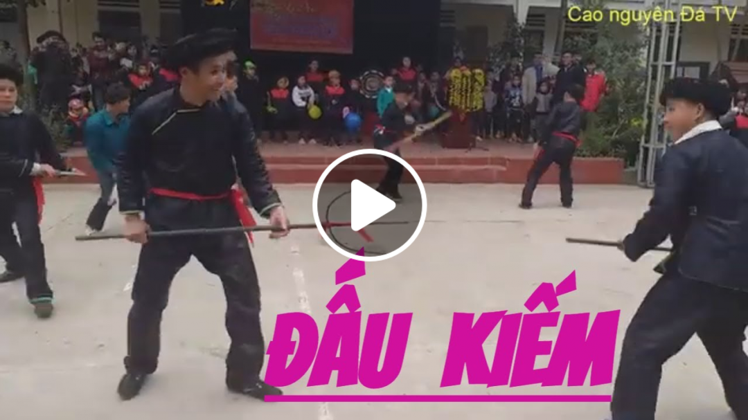 Múa kiếm dân tộc Giáy chào xuân năm mới